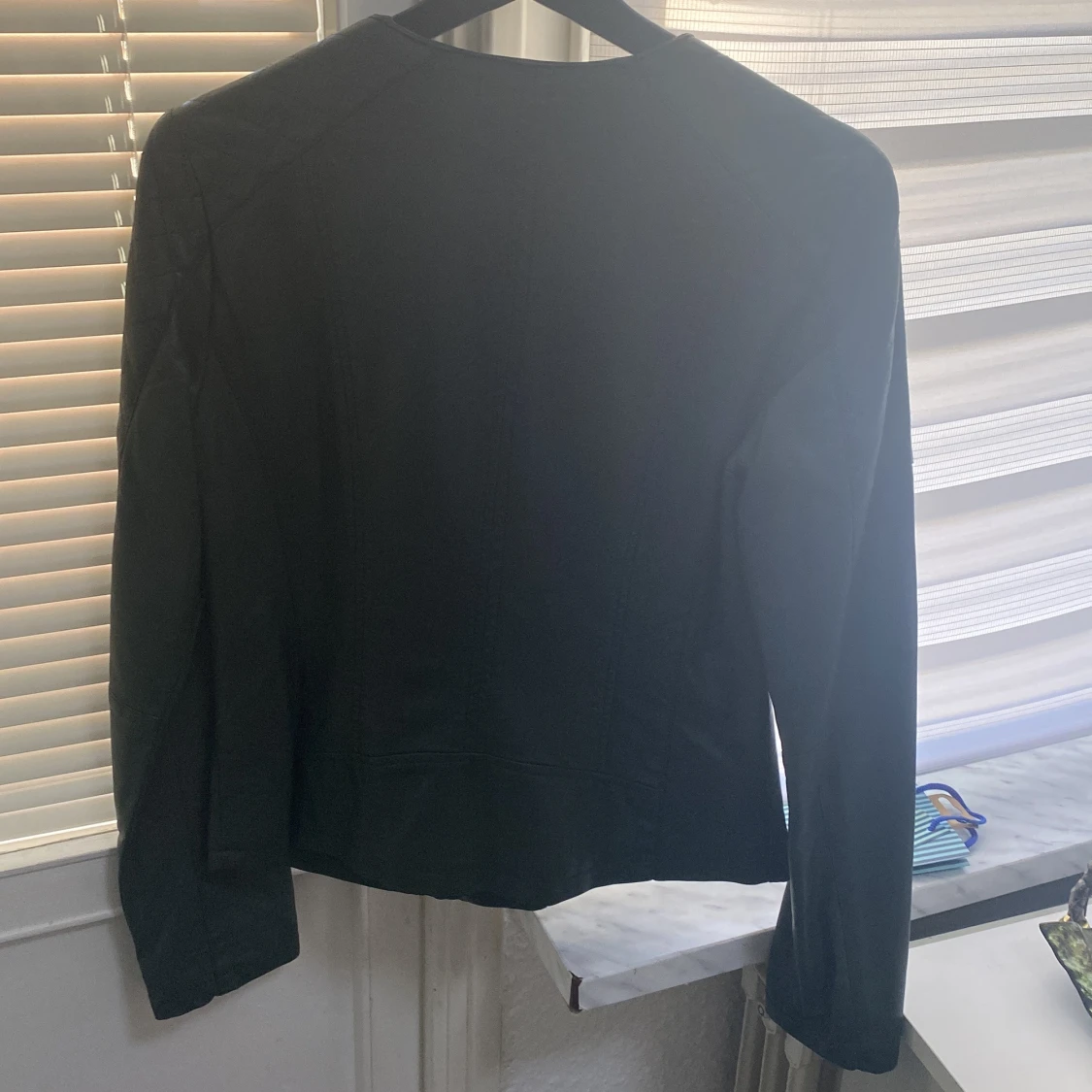 Svart skinnjacka från DeFacto - 92