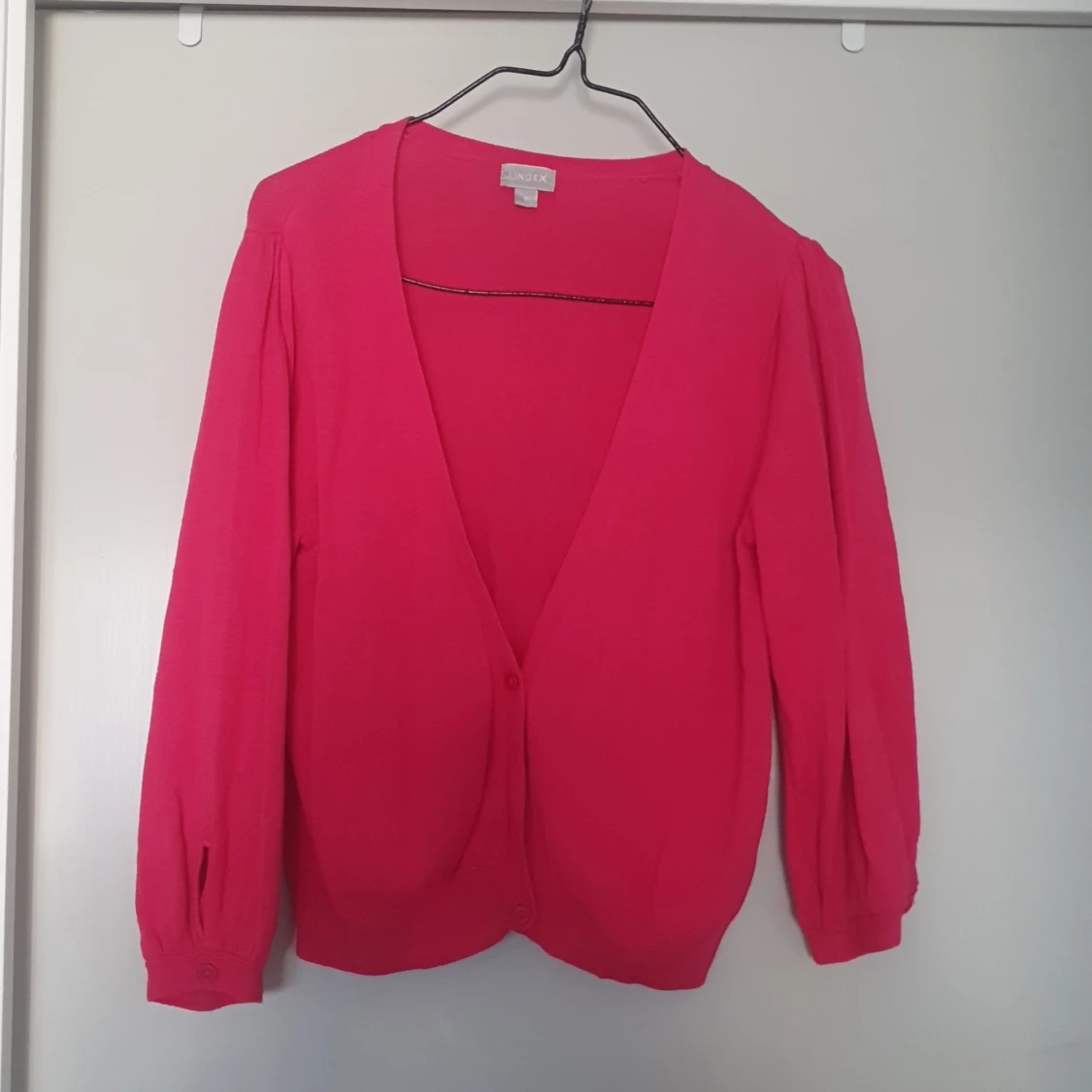 Rosa kofta med knappar