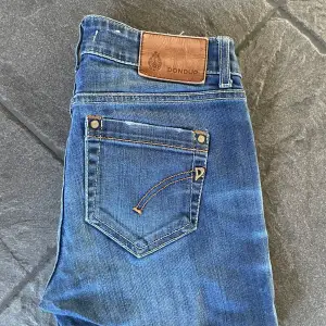 Tja! Säljer mina riktigt feta dondup jeans i W31! Skick 9/10 inga defekter!