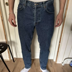 Jeans Zara - Jeans från Zara. Är 187cm väger 82kg. Välanvända.