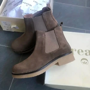 Boots Chelsea boots nya  - Nya boots Chelsea boots från Danska Cream Clothing  Färgen heter taupe 