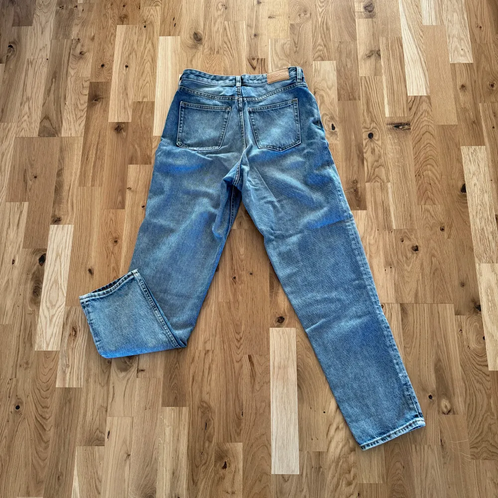 Raka i modellen. Använd 2-3 gånger, som nya. . Jeans & Byxor.