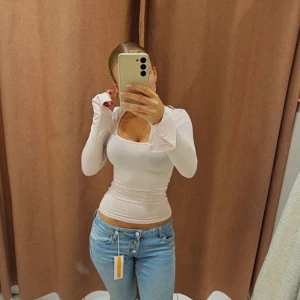 Gina tricot - soft touch jersey top - Gina tricots bäst säljade basic plagg i light pink, storlek xxs. Nyskick då den bara har testats på en gång. Säljer den eftersom att jag inte är världens fan av rosa!