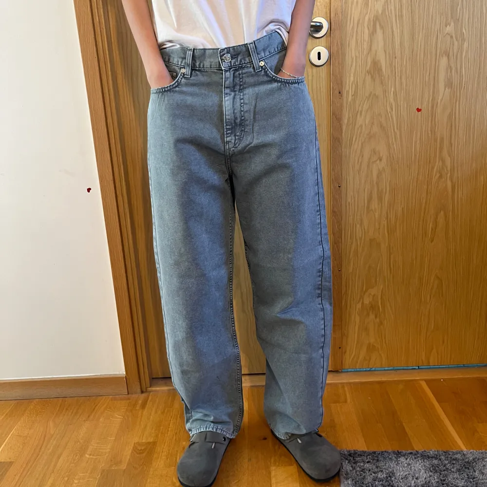 Använt få gånger, bra skick.   Skriv om ni undrar om måtten, jag är 172cm. Jeans & Byxor.