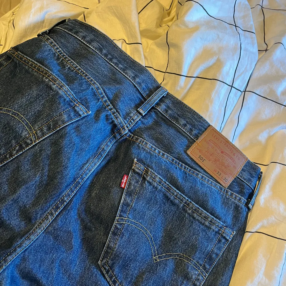 Levi’s jeans, som är lite stora för mig. Använt fåtal ggr. . Jeans & Byxor.