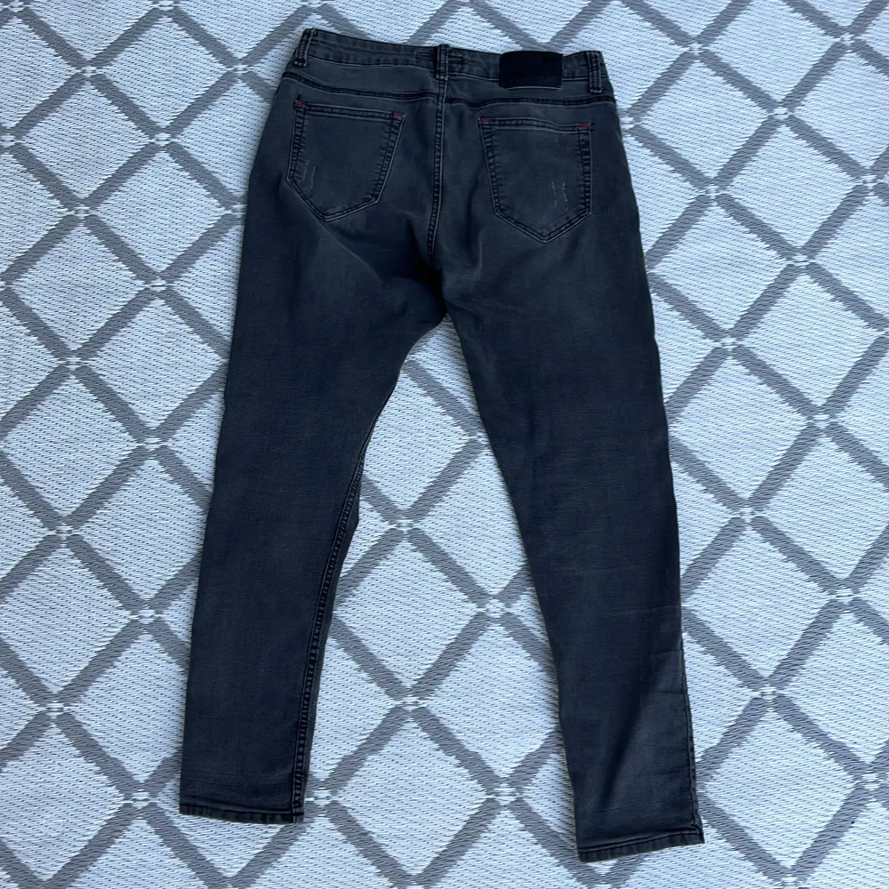 Asfeta Dsquared2 Jeans 🔥 storlek är 36 (runt 33/32) och är i väldigt bra skick, använd ett fåtal gånger 🤙nypris ligger på runt 4000-5000 🍾 Pris är ej hugget i sten! Hör av er vid frågor eller funderingar 🙏. Jeans & Byxor.