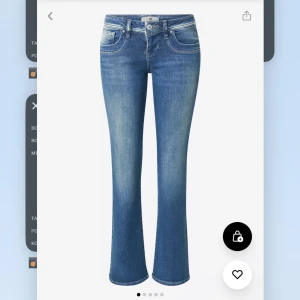 LTB jeans  - Sjukt snygga lågmidjade å utsvängda jeans, sparsamt använda och därför jättebra skick. Modellen Valerie  Nypris:900kr