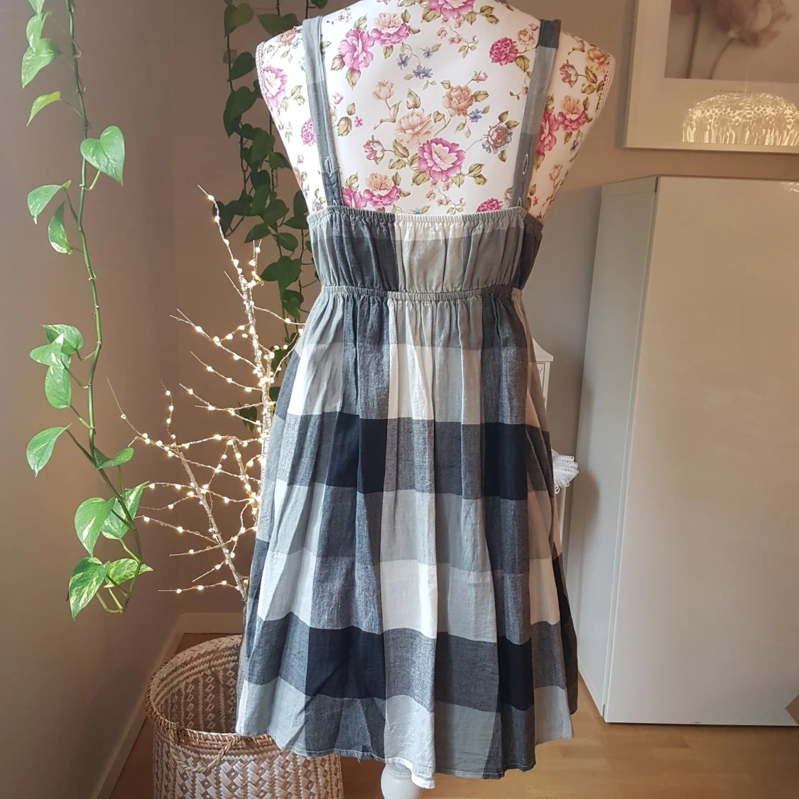 Rutig bomulls-klänning med fickor - 92