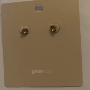 Rosa diamant örhängen  - Från gina tricot 💕