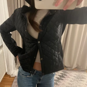Jacka💞 - Säljer denna jätte snygga Tommy hilfiger jackan i storlek S💞 säljer denna på grund av att den ej kommer till användning 