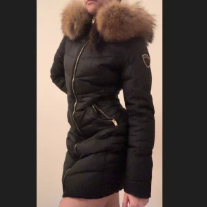 Jacka RockandBlue - Supervarm och snygg jacka till vintern! Storlek M Riktig päls!  Priset går att diskutera