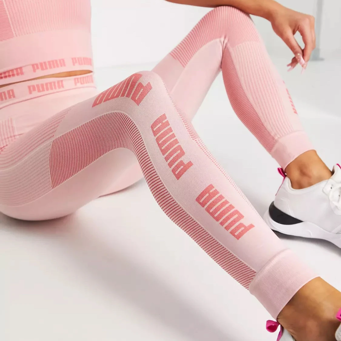 Rosa ribbad linnetopp från Puma - 92