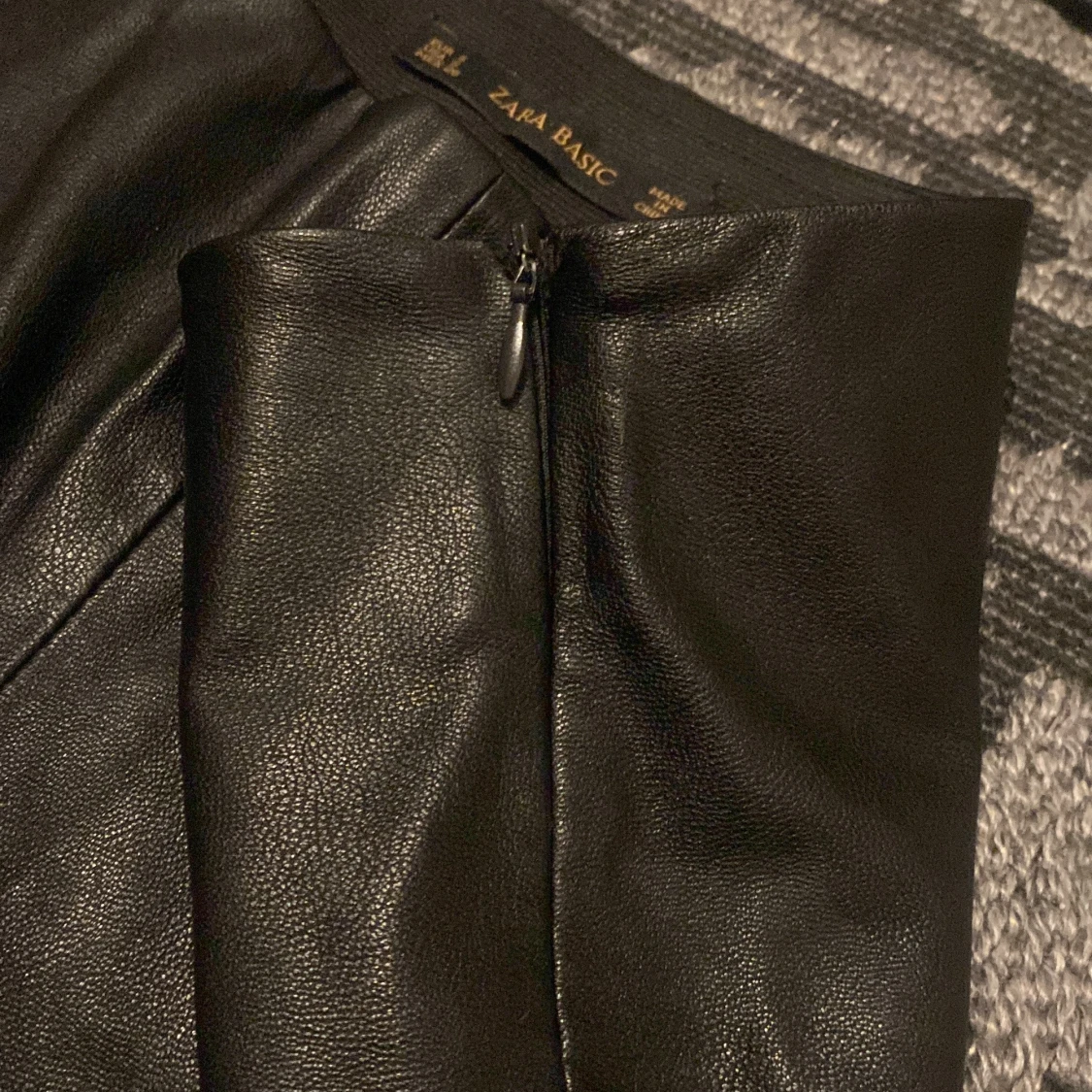 Svarta skinnbyxor från Zara Basic - 92