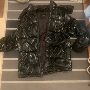 Jätte billigt den kostar egentligen 7000 - Äkta trapstar jacka 