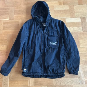 CLWR Jacka - En skön jacka med bra material från CLWR. Bra mot regn och vind. Bra skick. 