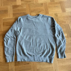 Tröja från Dressman - Skön tröja som är bra för höst. Bra material och bra passform. 