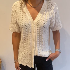 Jättefin stickad tröja, köpt second hand  - Det står ingen storlek på men kan tänka mig att den passar allt från S till L