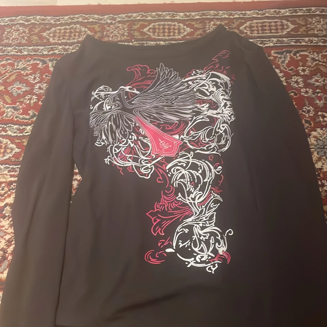 Svart långärmad topp med mönster