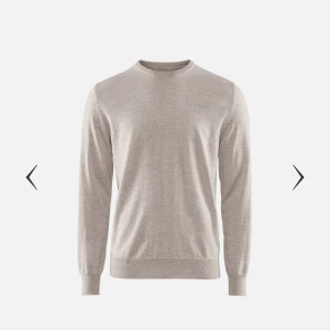 Berkley merinoull tröja - Säljer min merinoull tröja från Berkley ny pris cirka 1600, mitt pris 350! Tröjan är i bra skick. Storlek på tröjan L men passar som S! Tveka inte på frågor