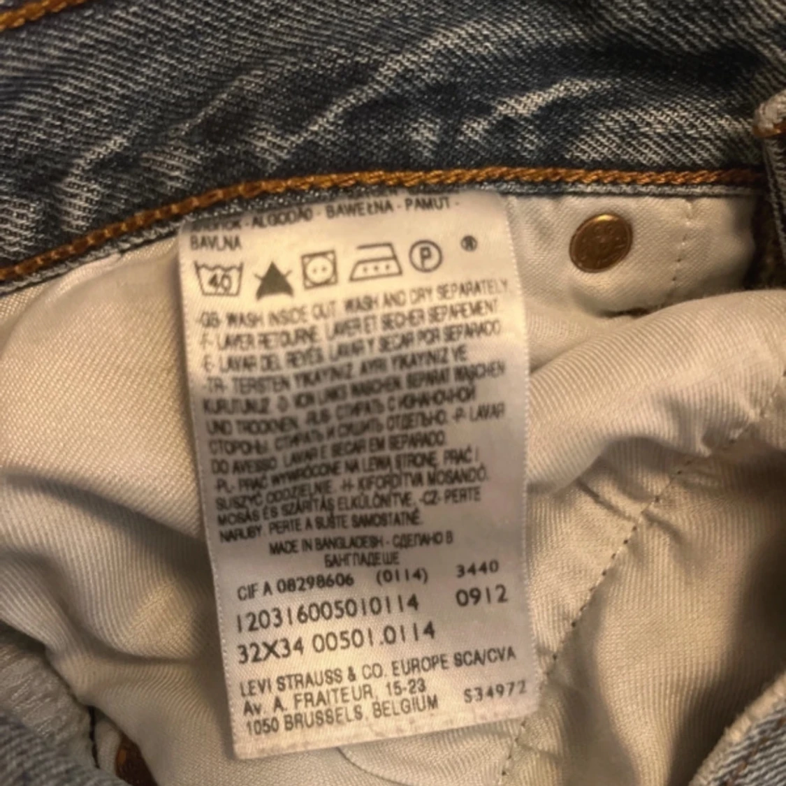 Levis 501 jeans i ljusblå denim - 92