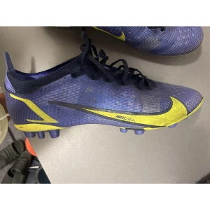 Nike Mercurial fotbollsskor - Konstgrässkor från Nike. Storlek 46. 