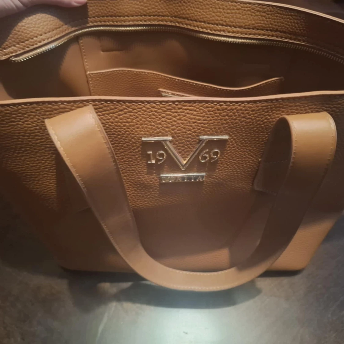 Skriv vid undring om prisarna för väskarna - 90