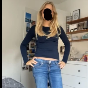 marinblå tröja - as snygg tröja ❤️👩🏼‍❤️‍💋‍👩🏼