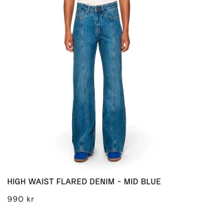 LXA - flare jeans - Ett par flare Jeans från LXA (Linn ahlborgs märke). Storlek 36, regular lenght. Nypris 990kr. Säljer då de ej passar mig, aldrig använda, har fof prislappen kvar🩷