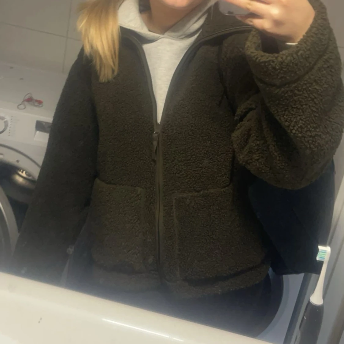 Brun teddyjacka med dragkedja