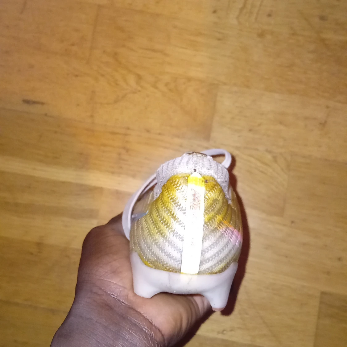 Flerfärgade fotbollsskor med snörning - 93