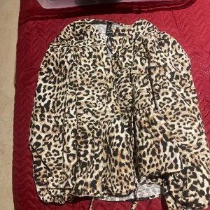 Populära leopard blus  - Leopard blus