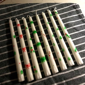 Ljus - Hej! Jag målar ljus nu inför jul och är en perfekt julklapp till sina nära och kära🎄Jag målar med Candle pen som icke är giftigt så funkar perfekt att bränna ljuset!!! 1st = 50kr 2st = 80kr