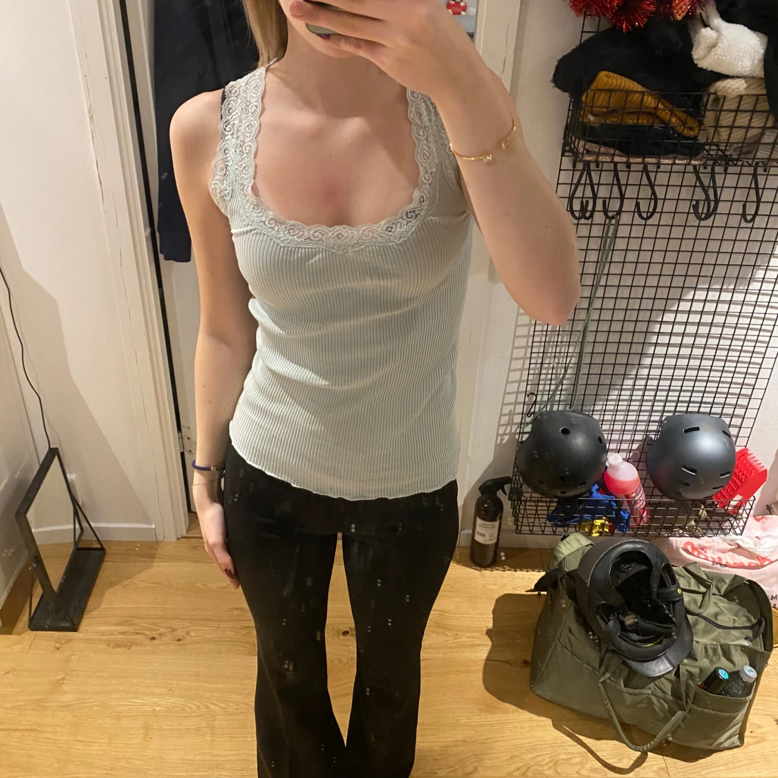 Mint-grön ribbad linnetopp med spetsdetaljer - 92