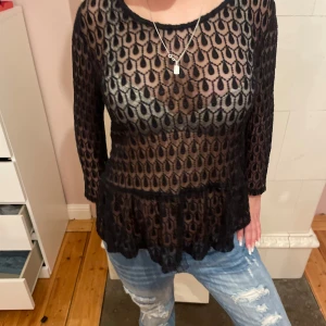 Svart spetsblus - Pris kan diskuteras