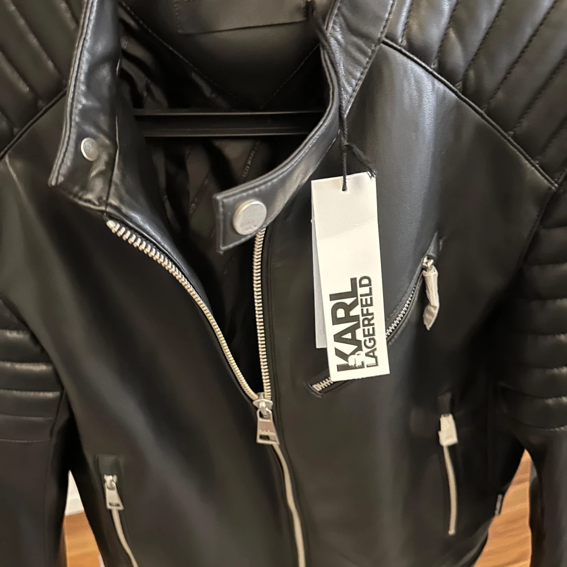 Svart skinnjacka från Karl Lagerfeld - 91