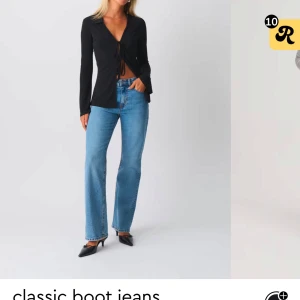 Blå bootcut jeans - Säljer nu dessa Snygga blå bootcut jeans! Jeansen är så så snygga och passar till allt. Skicket är även som nytt💕