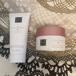 The Ritual of Sakura Body Cream och Body Scrub - Helt oanvänd Body cream - 100ml Body scrub - 125g