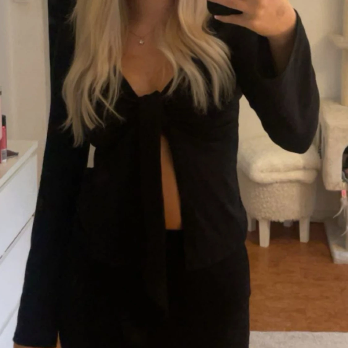 Svart knytblus från GinaTricot - 90