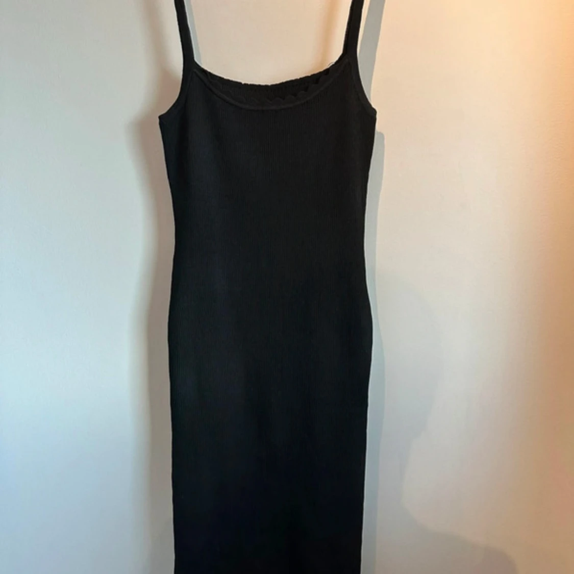 Svart ribbad klänning