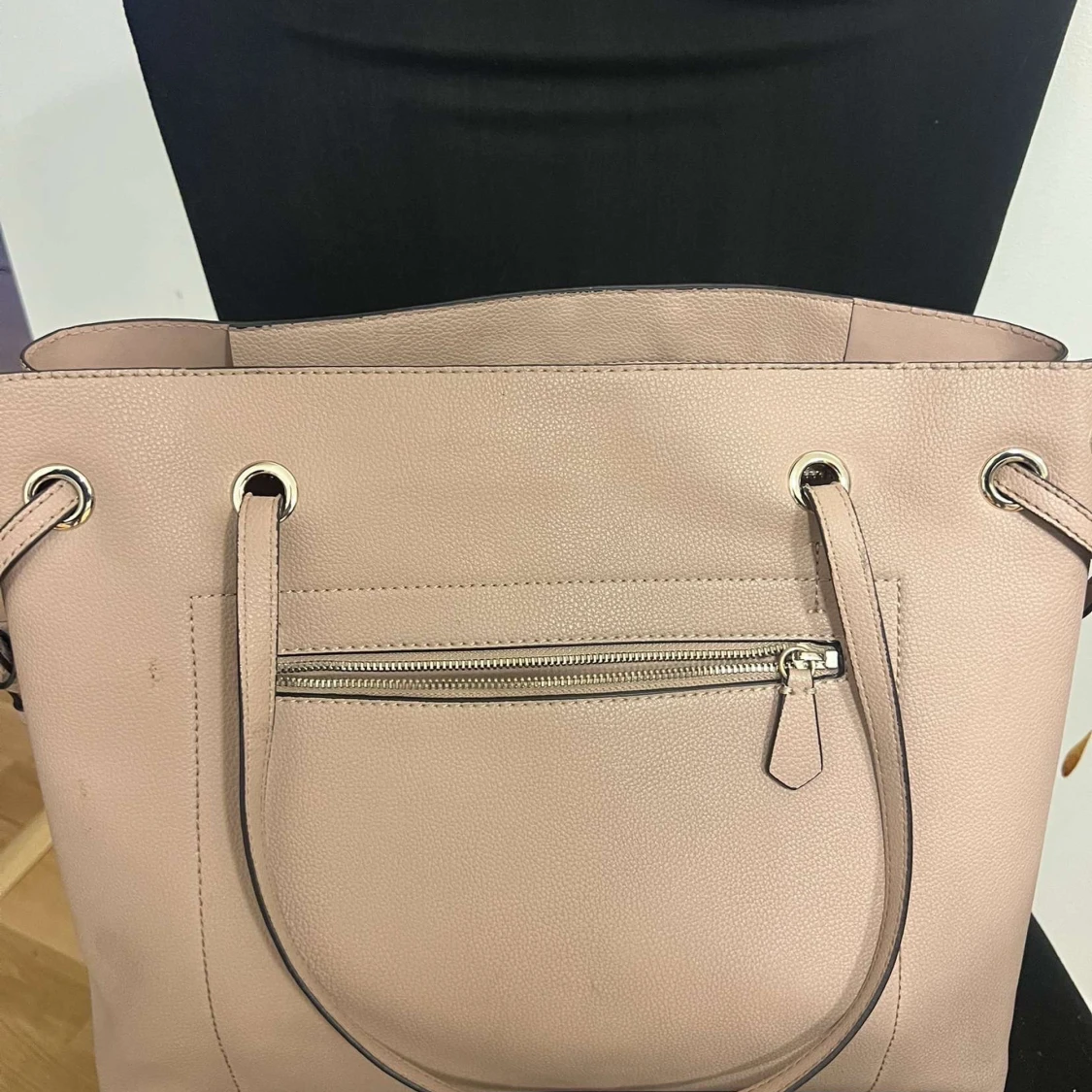 Beige Guess axelväska med dragkedja - 90