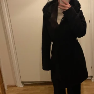 anna field kappa - säljer denna kappa som jag aldrig använt tidigare. 