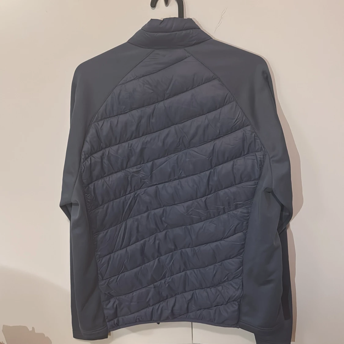 Mörkblå pufferjacka med dragkedja - 91