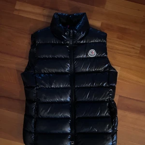 Moncler - Monclerin aito ihana toppaliivi. Koko 0, vastaa XXS-XS. Erittäin hyvässä kunnossa! Ovh. 850€