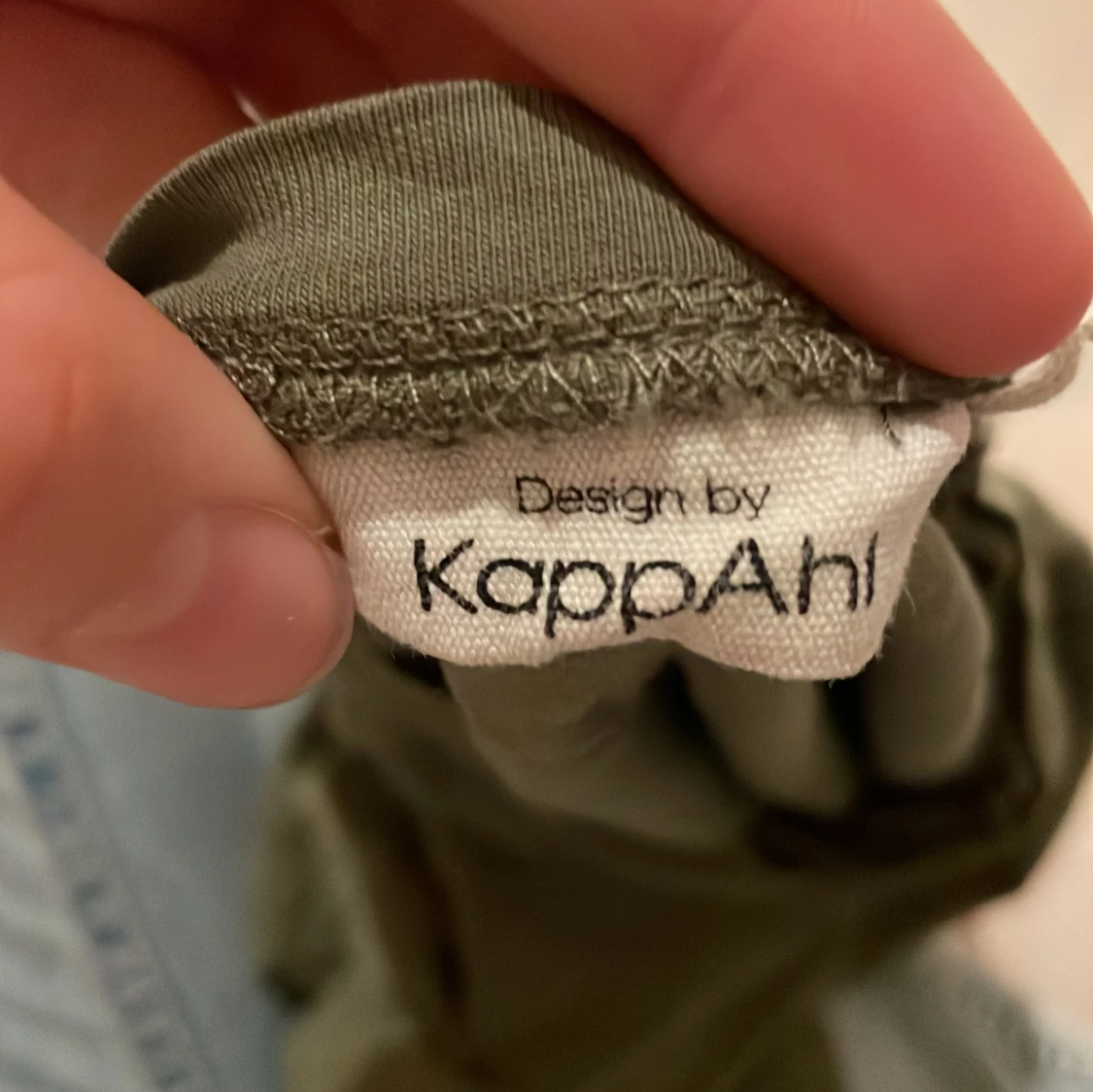 Olivgrön t-shirt från KappAhl - 91