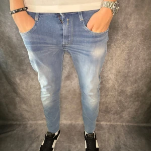 REPLAY ANBASS JEANS  - // Replay anbass jeans | Storlek W31/L30 | Nypris runt 1800kr | Kontakta för fler frågor eller funderingar // Deluxecloset 