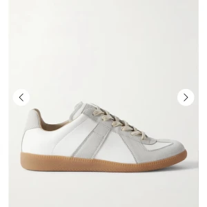 Masion margiela skor - Säljer nu ett par splitter nya masion margiela skor i storlek 42!🔥 Stilrena men endå unika, dunder priser så skynda