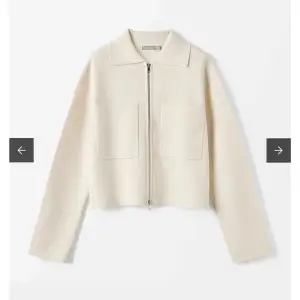 Cream vit cardigan från Åhléns i väldigt bra skick! Nypris 599kr. Skriv för egna bilder!