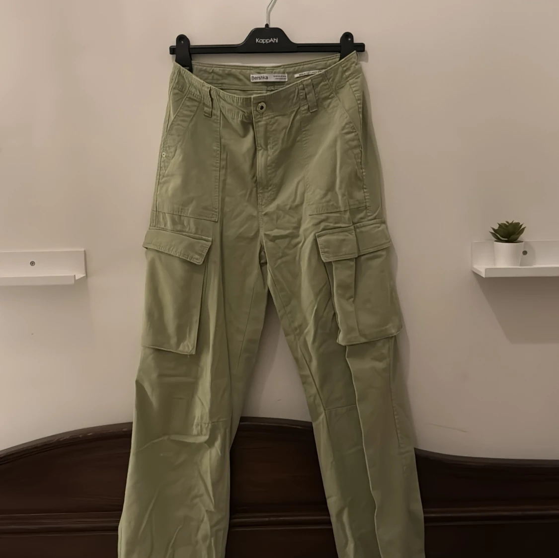 Millitärgröna byxor 