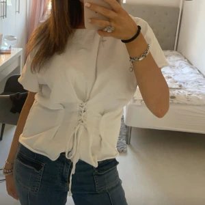 Korsett tröja  - Säljer denna tröjan då den inte kommer till användning, köpt på vinted!