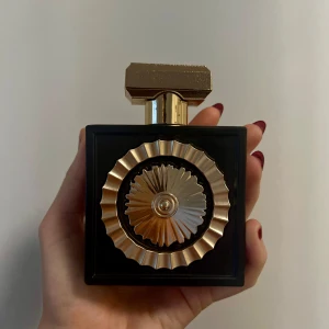 Parfym Nebras från Lattafa - Testad 1 gång helt ny säljer vidare för den inte riktigt var min stil den liknas med Billie Eilish vanilj perfym 